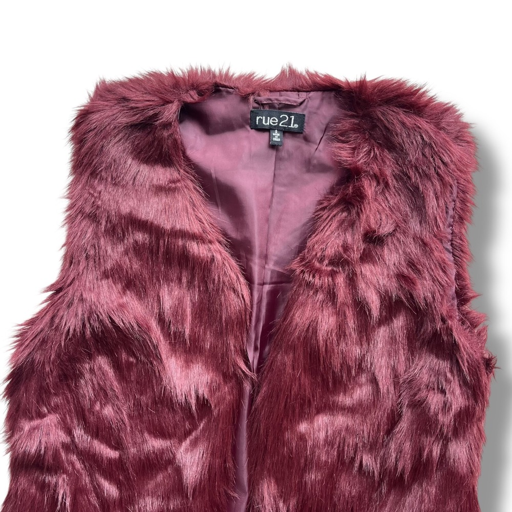 rue21 Womens S Burgundy Wine Faux Fur Shaggy Open Front Hook & Eye Vest Cozy Y2K